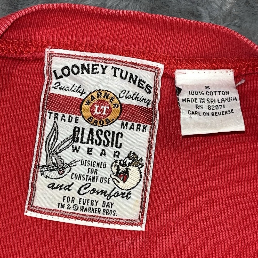 Looney Tunes Mens Henley Tee Small Red Embroidered Classic Wear Bugs Bunny VTG - Picture 7 of 12
